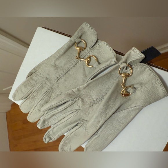 Gucci White Gloves - Great used condition. Best fits XS/S glove size. - Picture 3 of 6